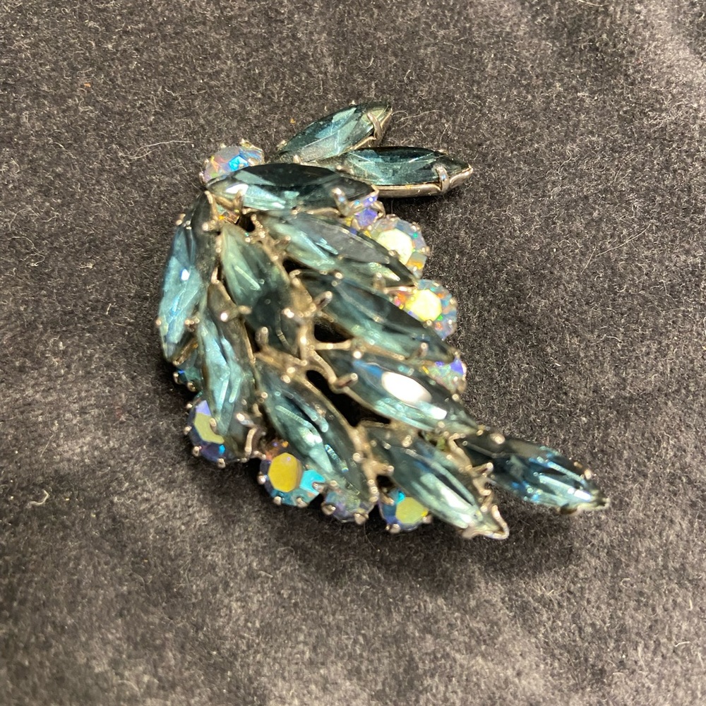 Sherman Style Crystal Brooch - Picture 3 of 6